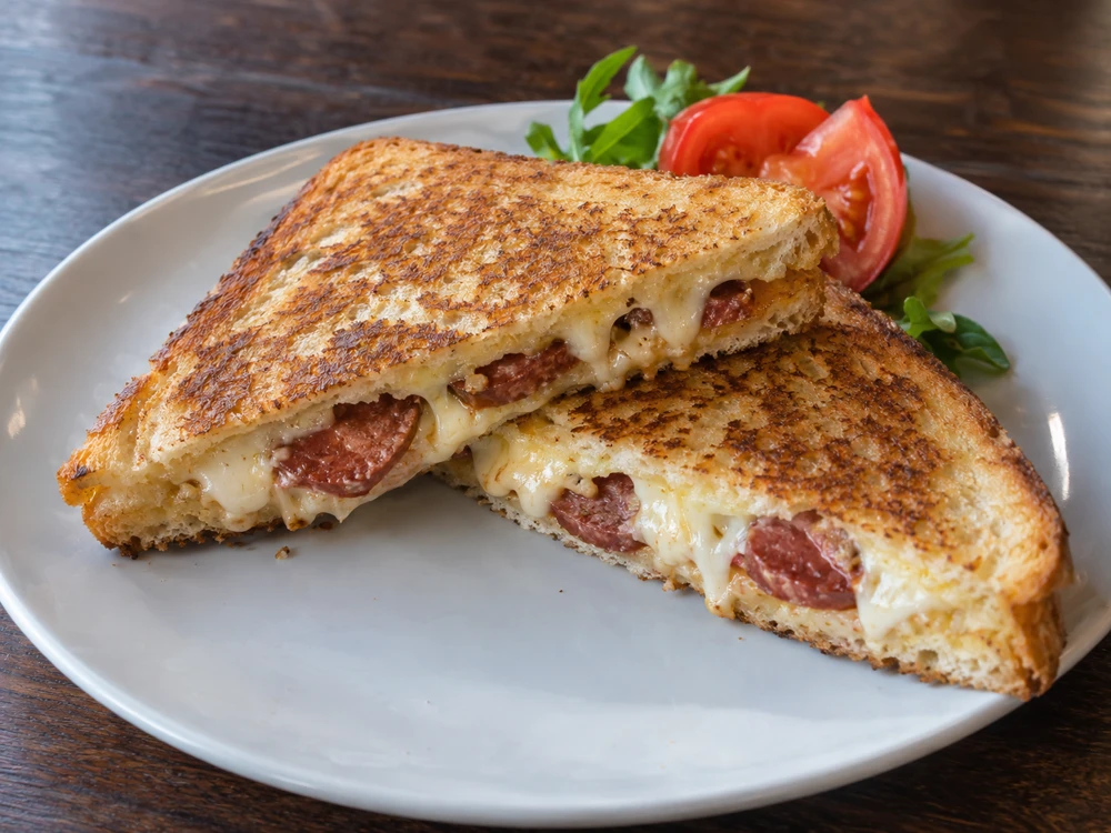 Kaşarlı ve Sucuklu Tost — yeni fotoğraf